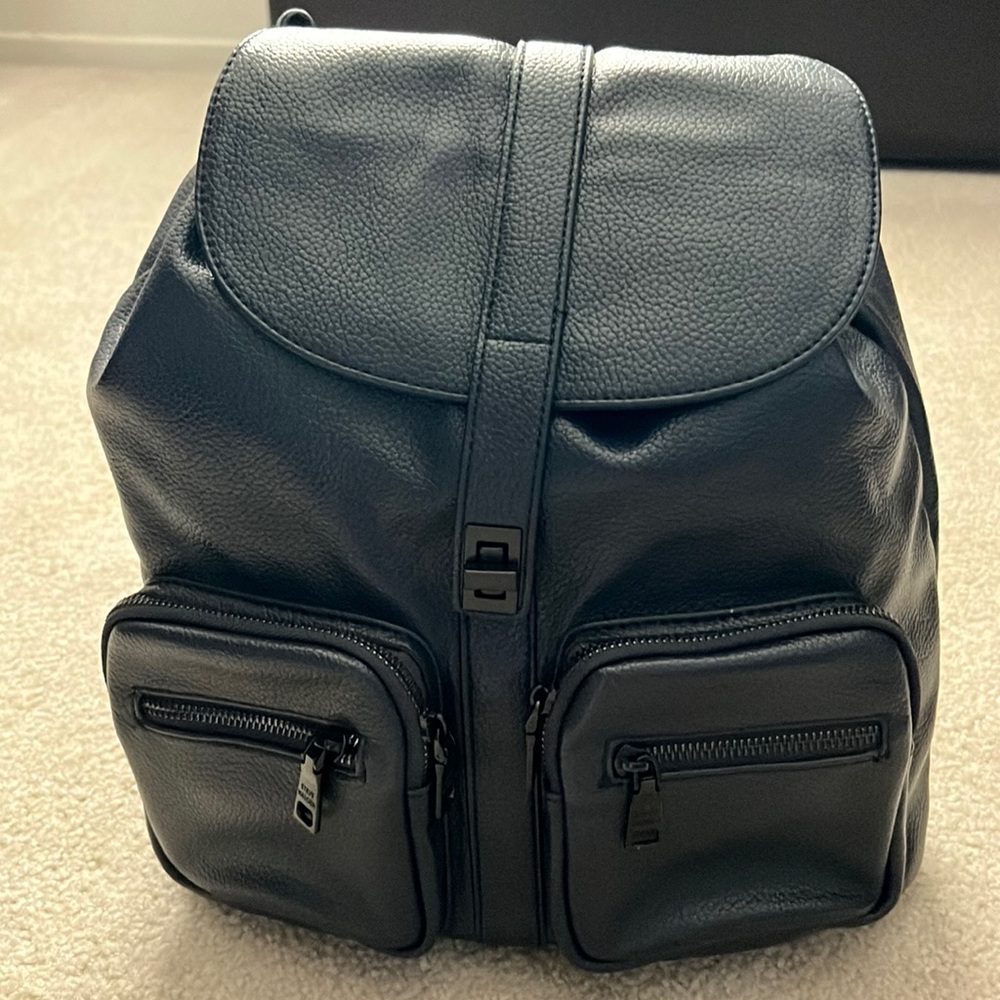 NWT Steve Madden leatherback